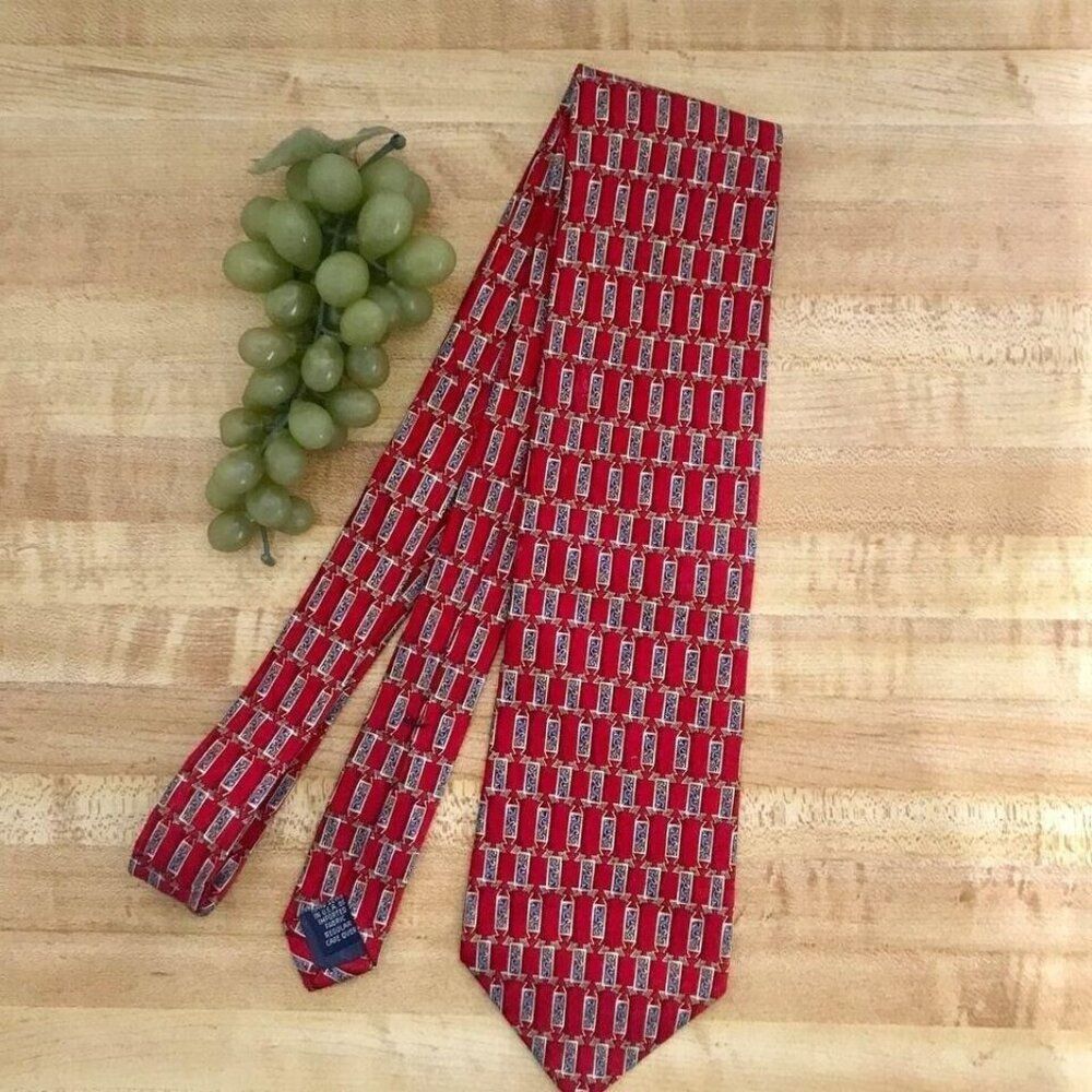 #1167 MEN'S ROUNDTREE and YORKE Red Silk Necktie 58 in X 3.75 inb